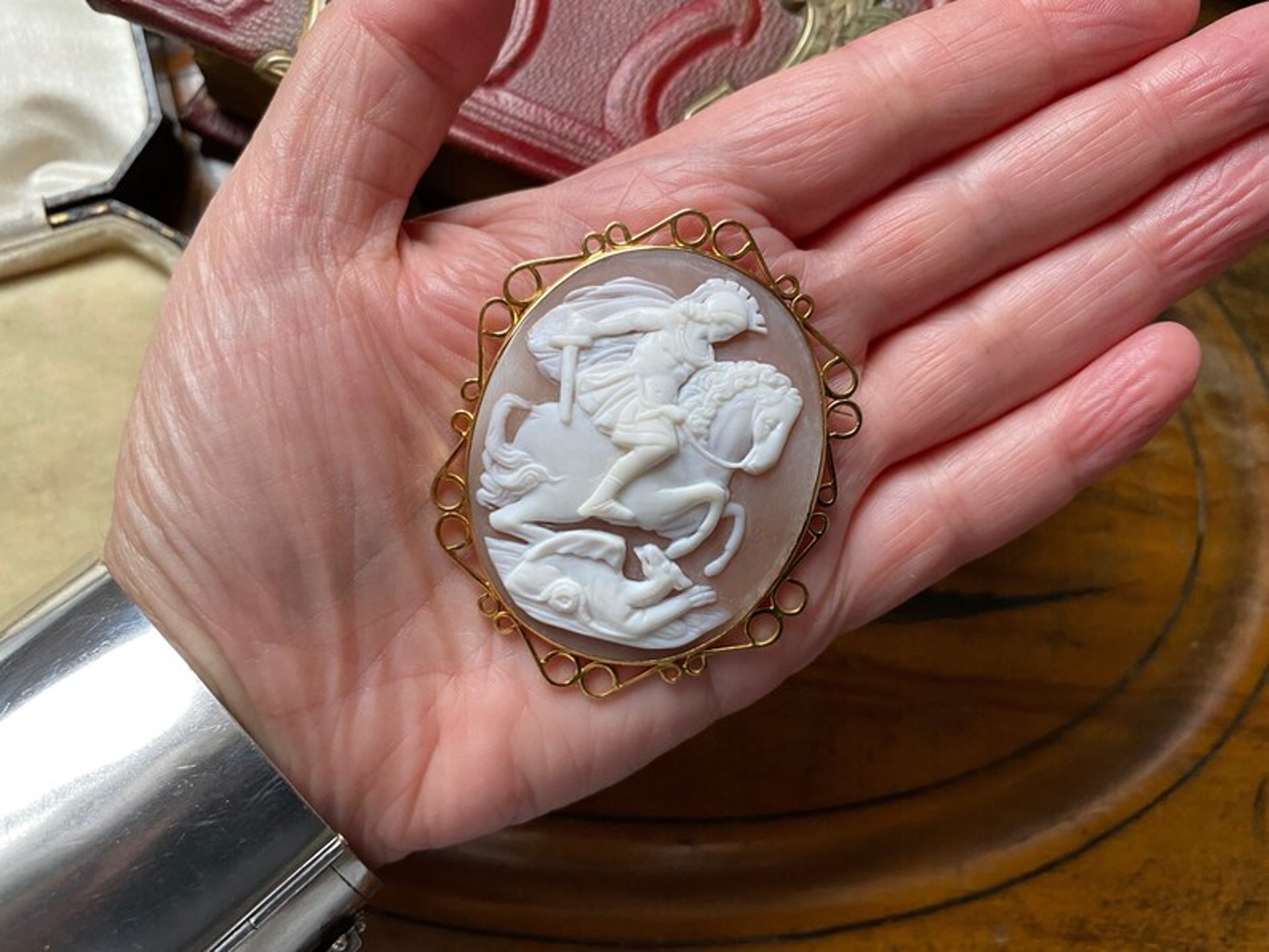 George and the dragon, carved Italian shell cameo brooch/pin, 14ct gold, signed by Cameo