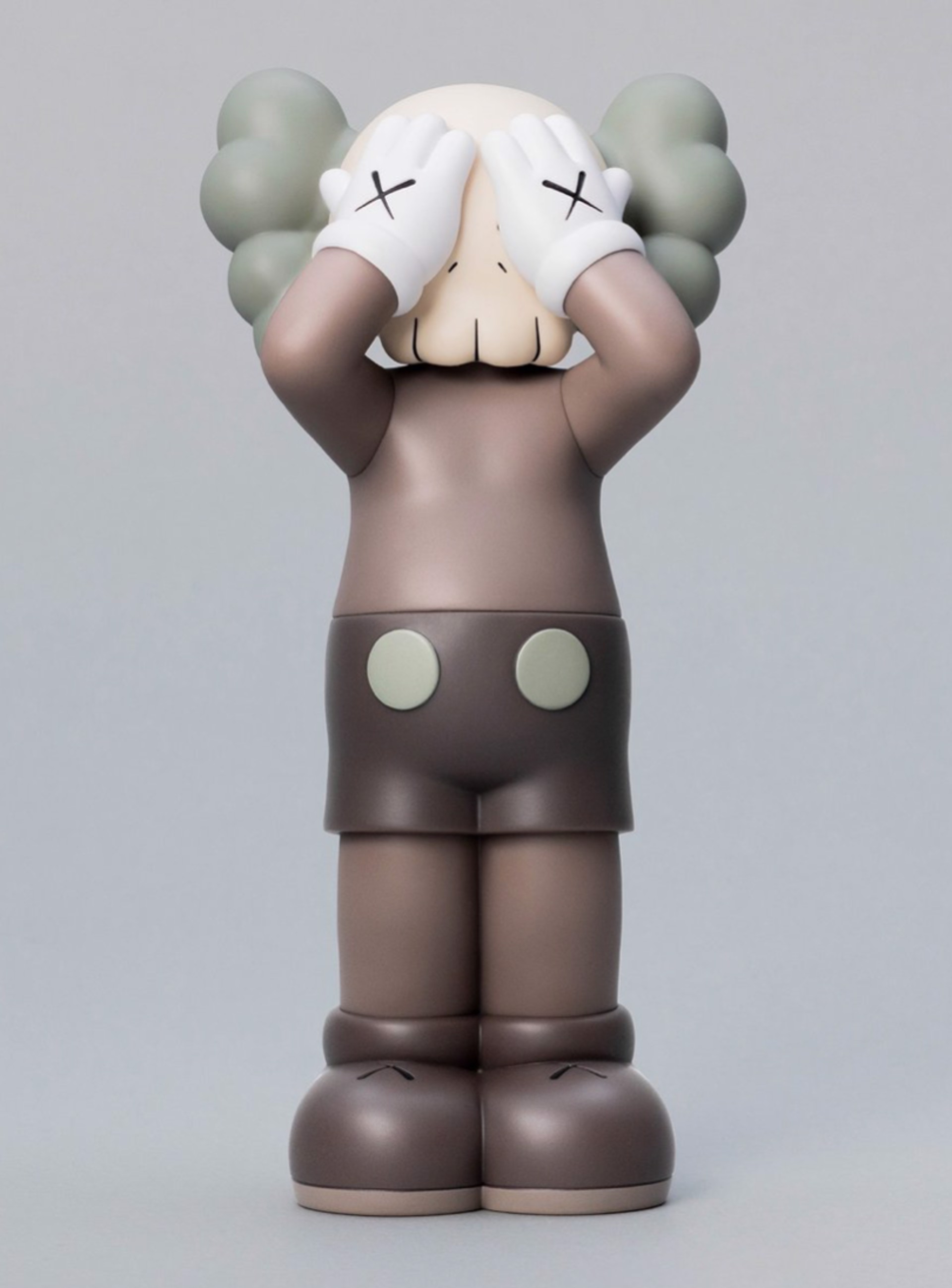 Holiday UK (Brown) by Kaws | Galerie S16