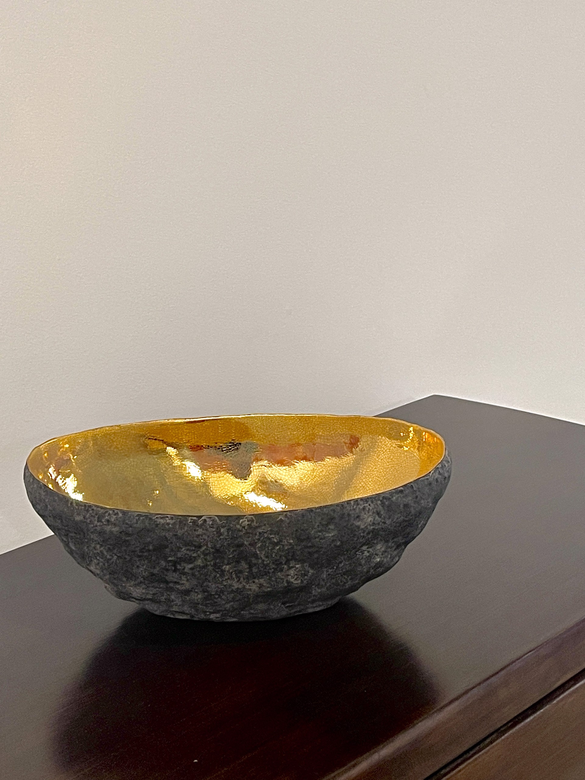 Oval vessel with gold by Cristina Salusti