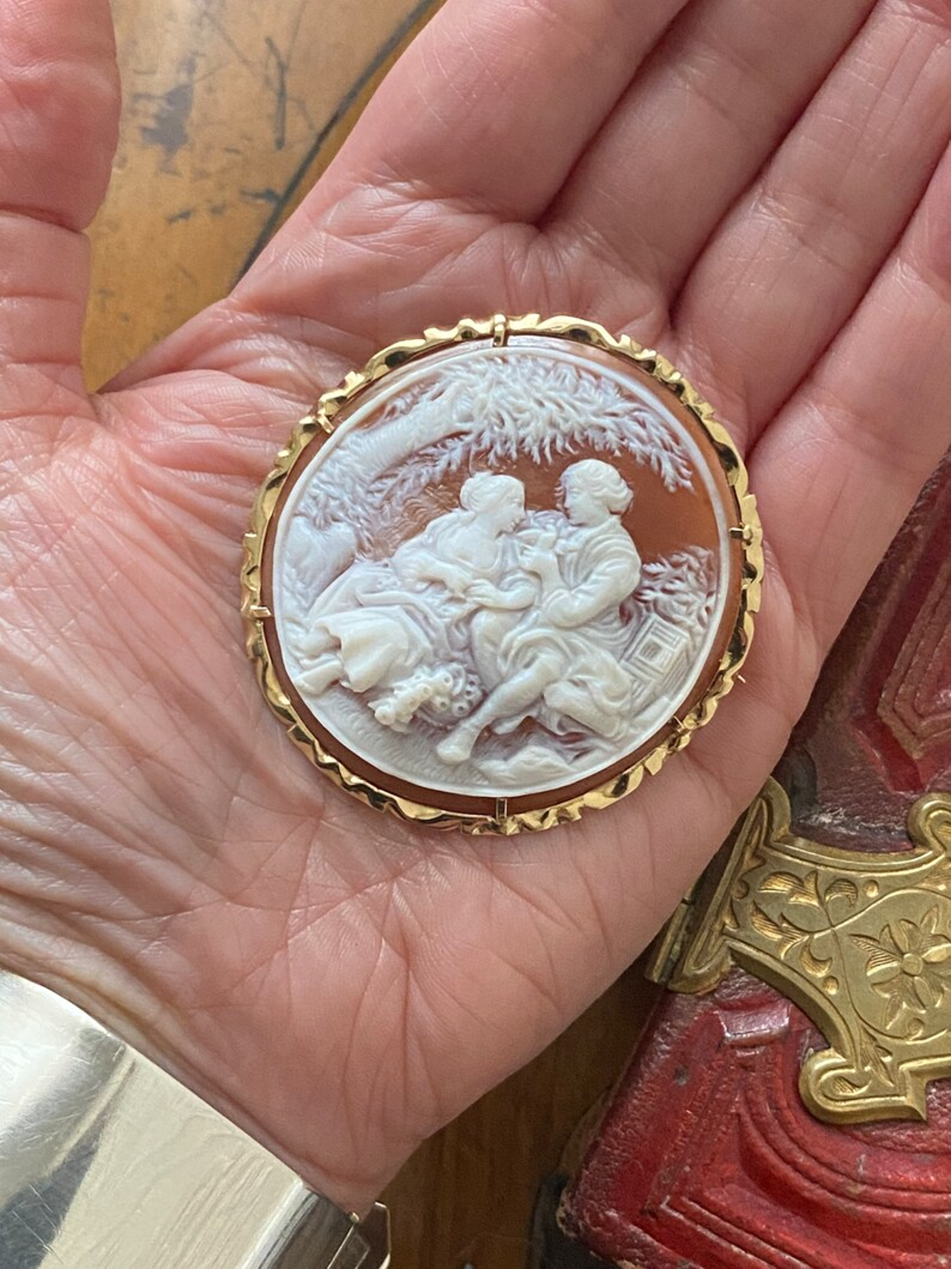 Sweetheart courting scene carved Italian shell cameo necklace pendant combined brooch/pin, 14ct gold, signed by Cameo