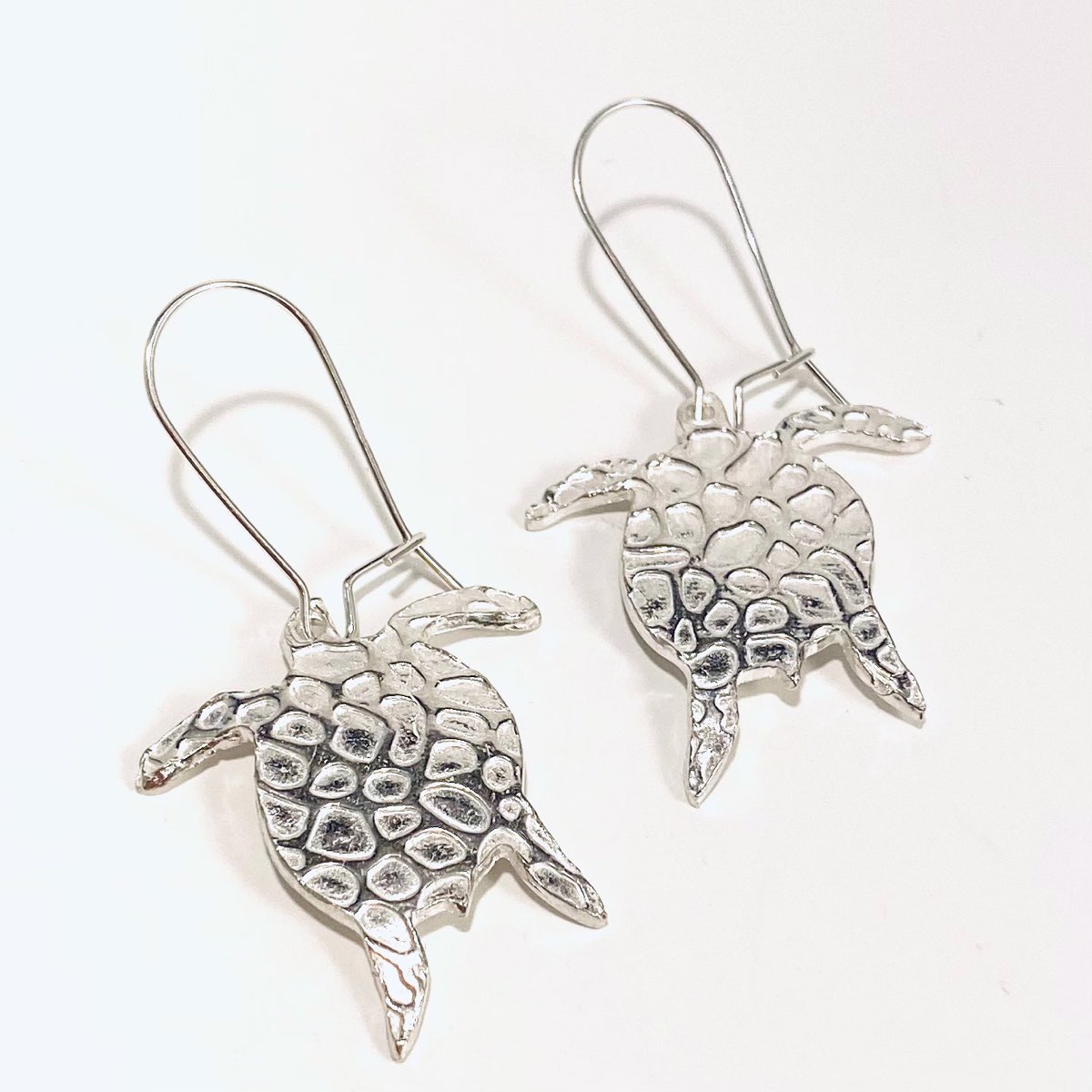 KH2236 Fine Silver Small Turtle Earrings by Karen Hakim Dare