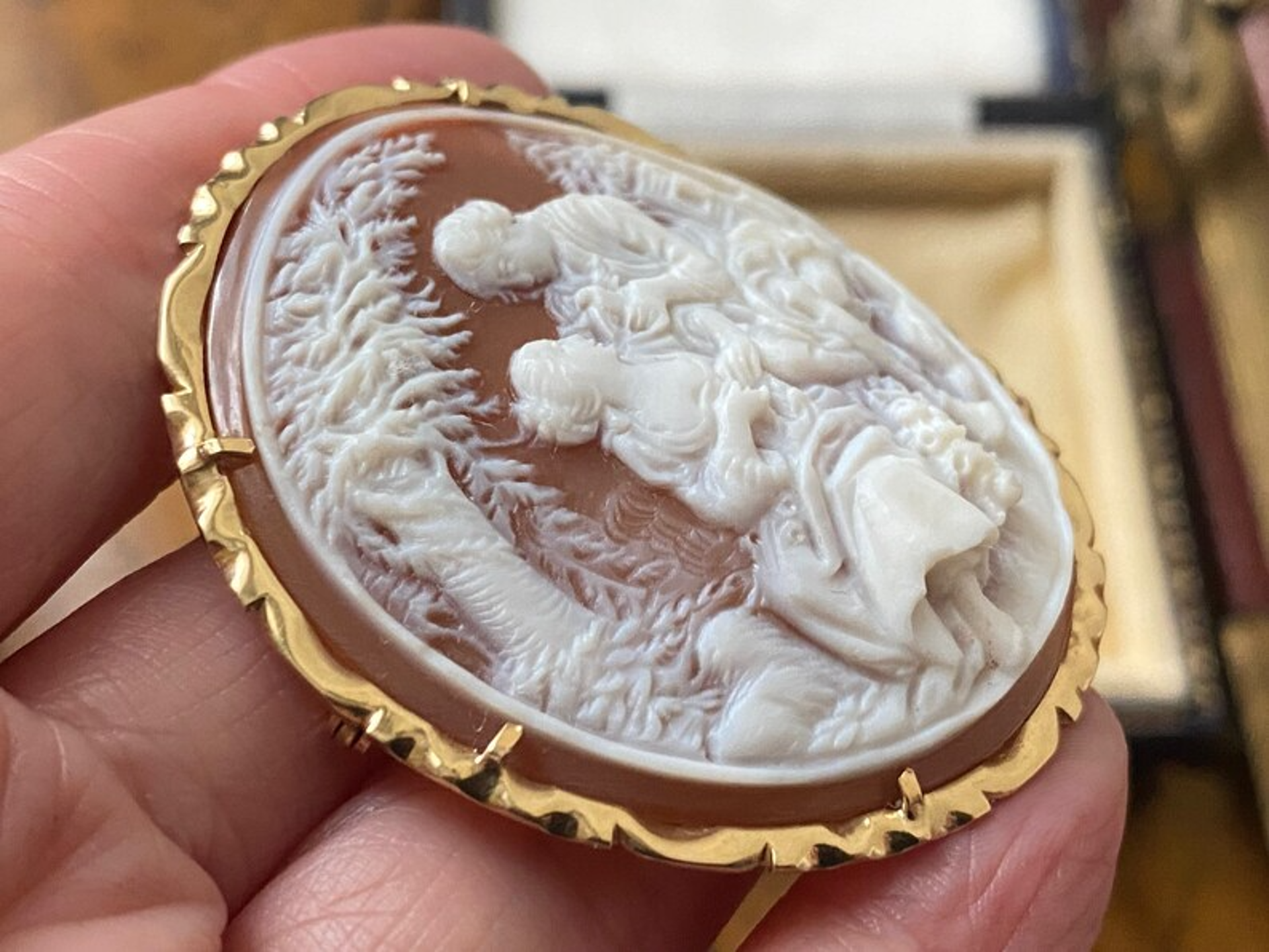 Sweetheart courting scene carved Italian shell cameo necklace pendant combined brooch/pin, 14ct gold, signed by Cameo