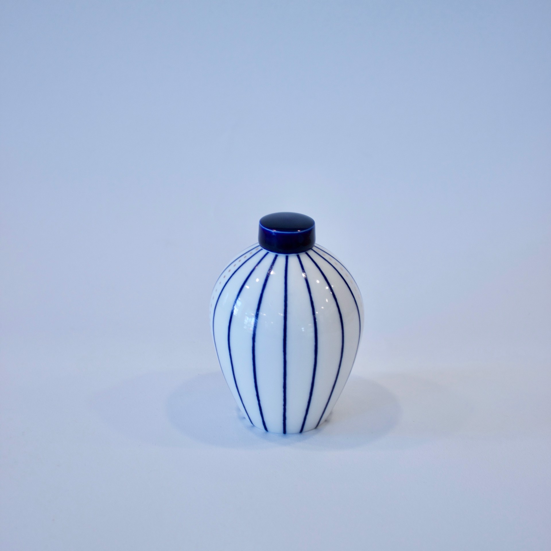 Small Linear Ginger Jar with 24 carat gold lustre by Rhian Malin