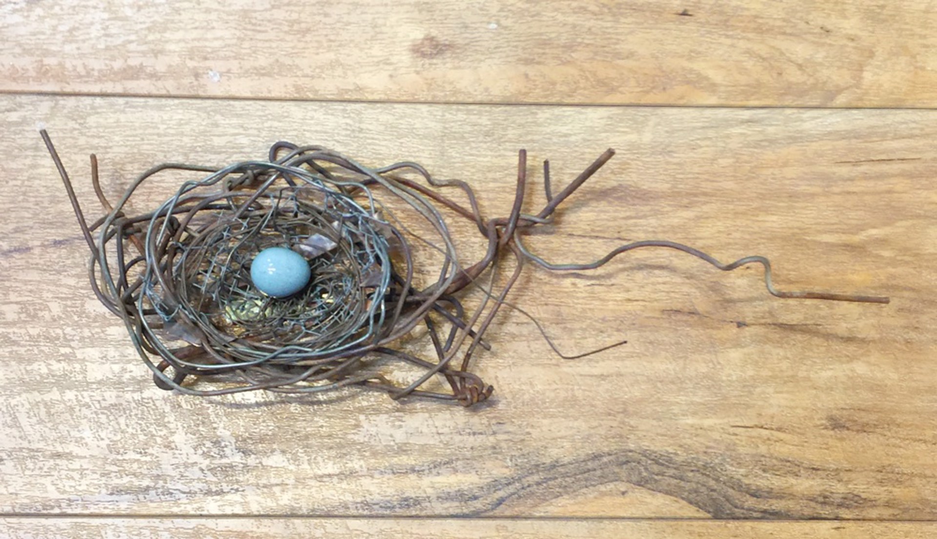 Hand Woven Wire Nest With 1 Grey Ceramic Eggs - 1330 by Phil Lichtenhan