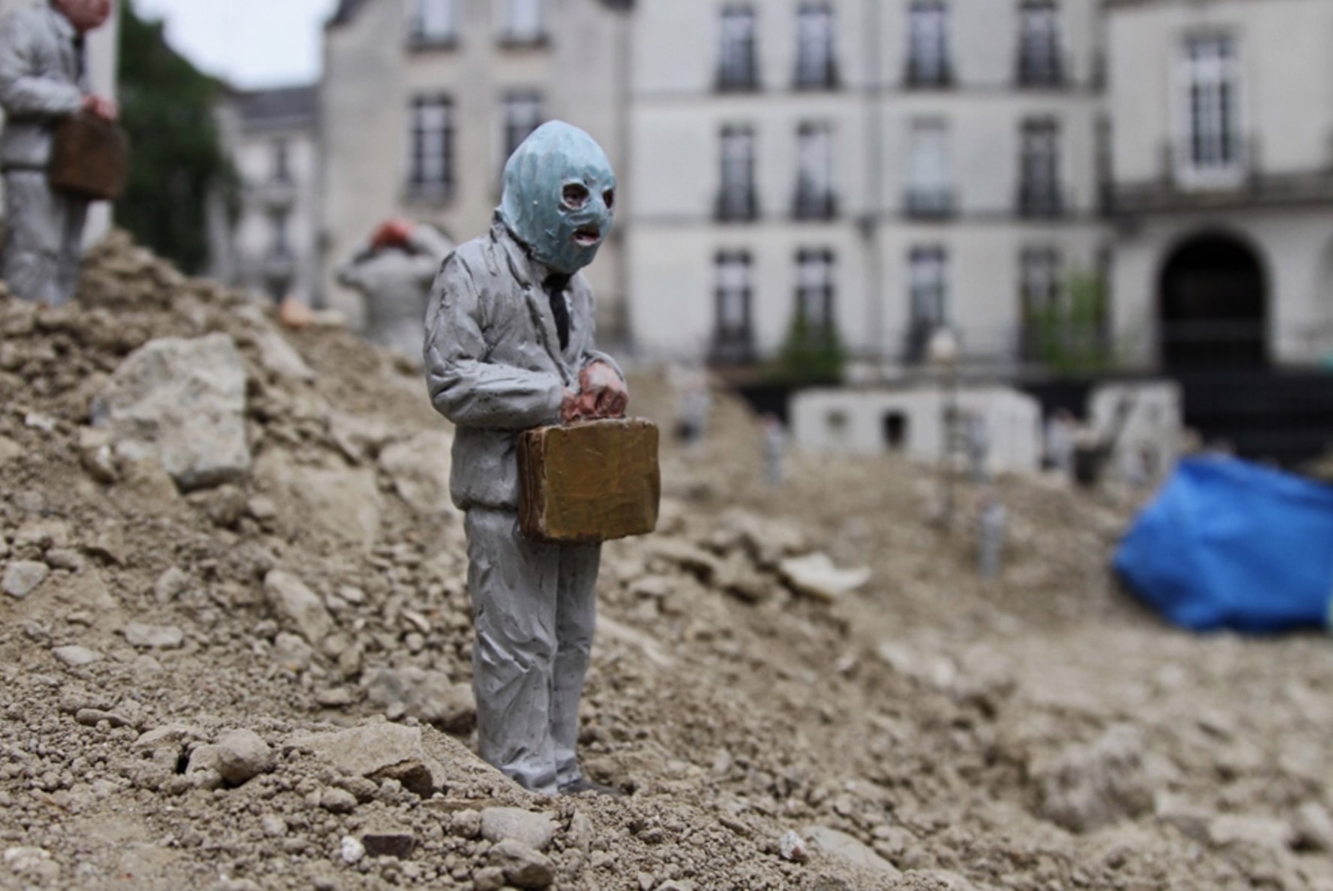 Follow The Leaders by Isaac Cordal