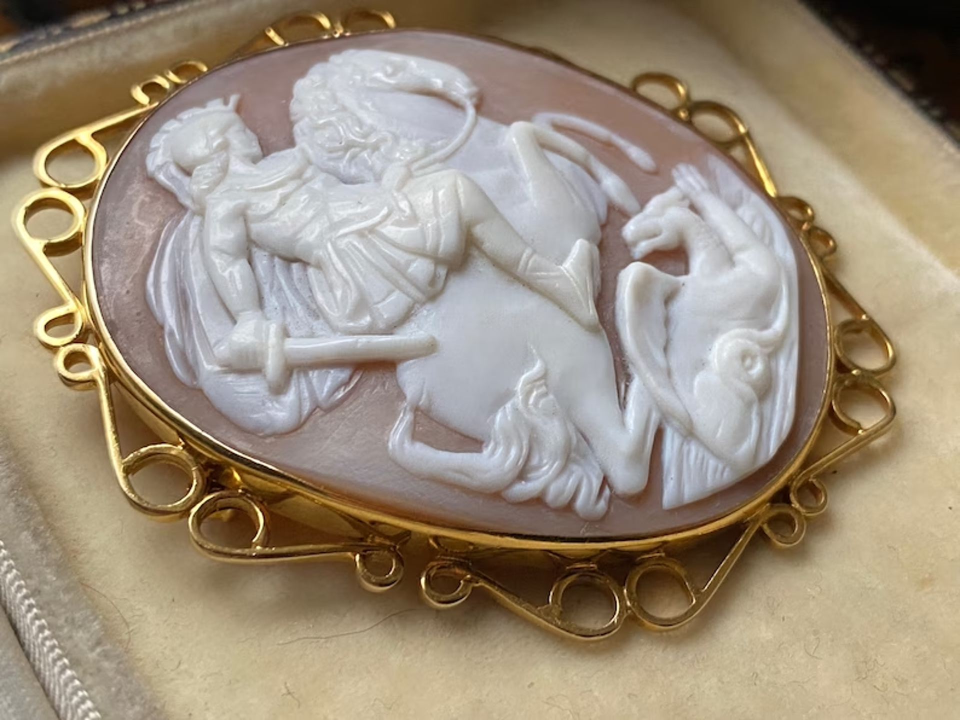 George and the dragon, carved Italian shell cameo brooch/pin, 14ct gold, signed by Cameo