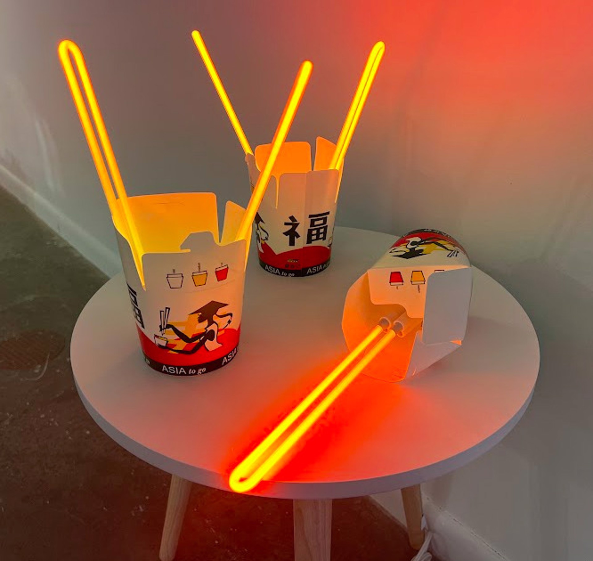 Noodle Neon Table by Ardan Özmenoğlu