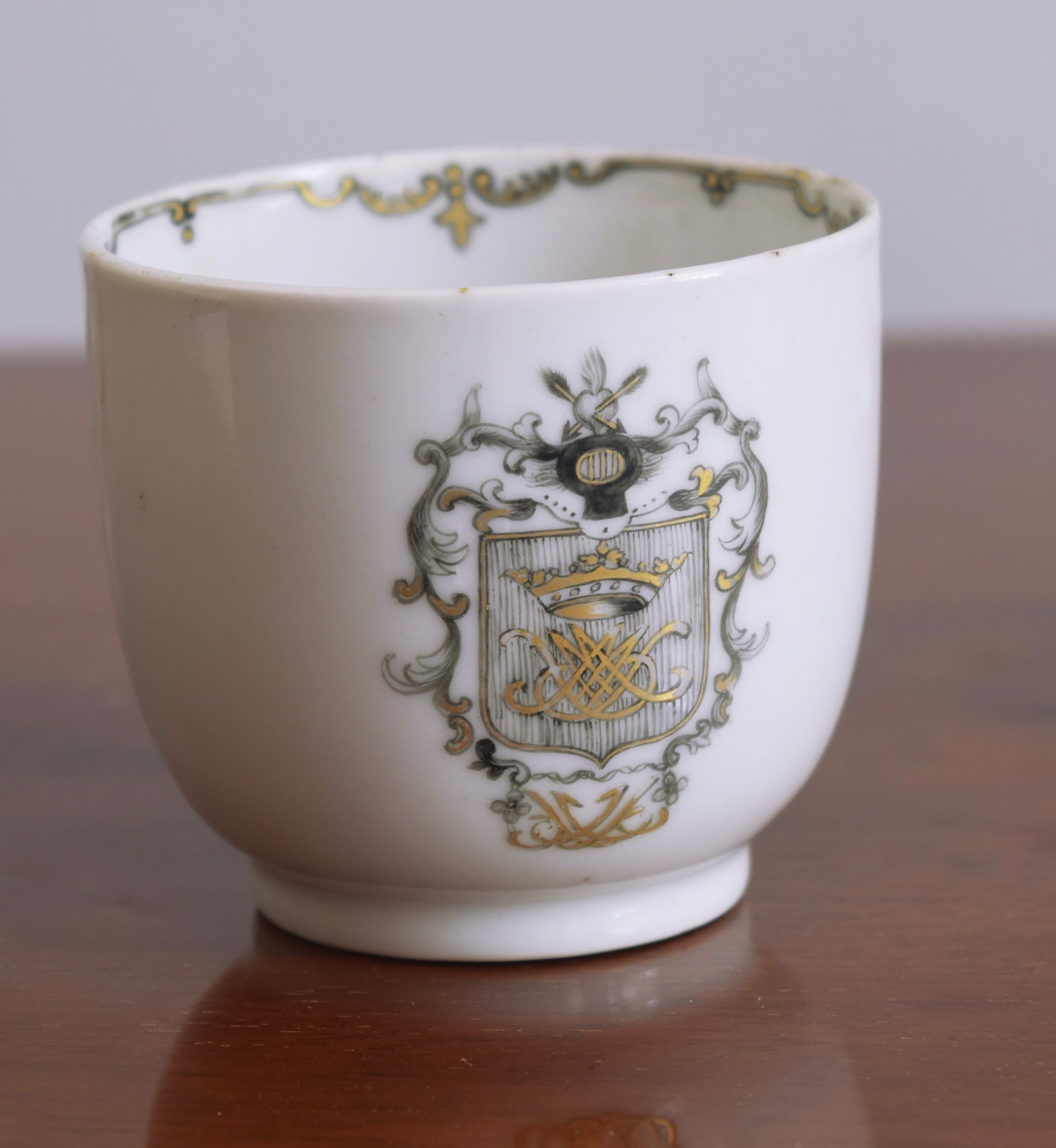 GRISAILLE ARMORIAL COFFEE CUP