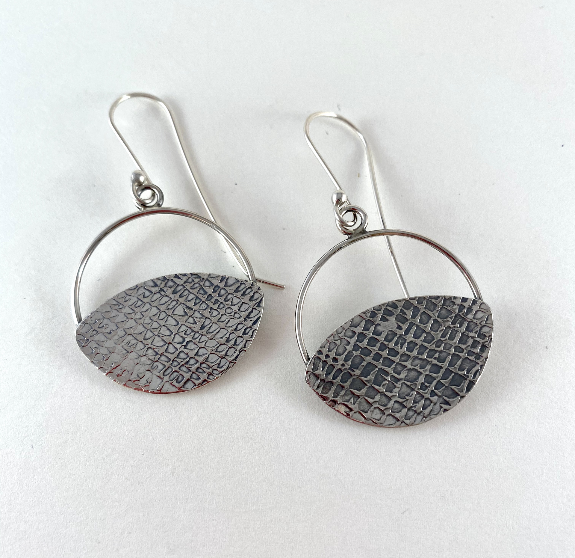 AB21-13 Hand Textured Basket Weave Silver Circle Earrings by Anne Bivens