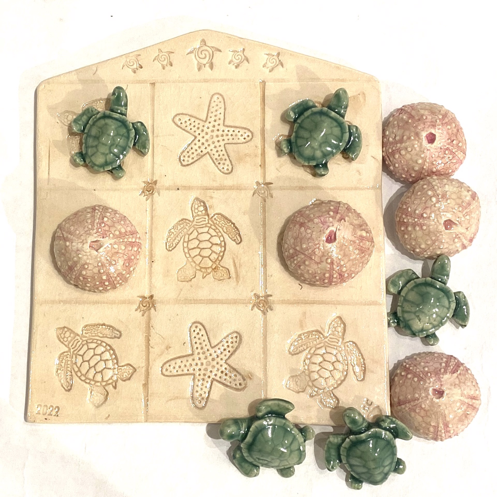 Tic Tac Turtle and Urchin by Barbara Bergwerf, Ceramics