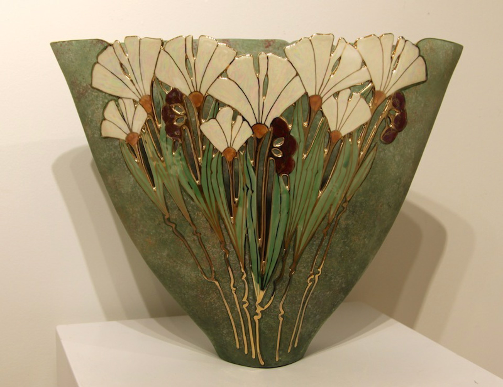 Large Triangle Vase - green by Jan Phelan
