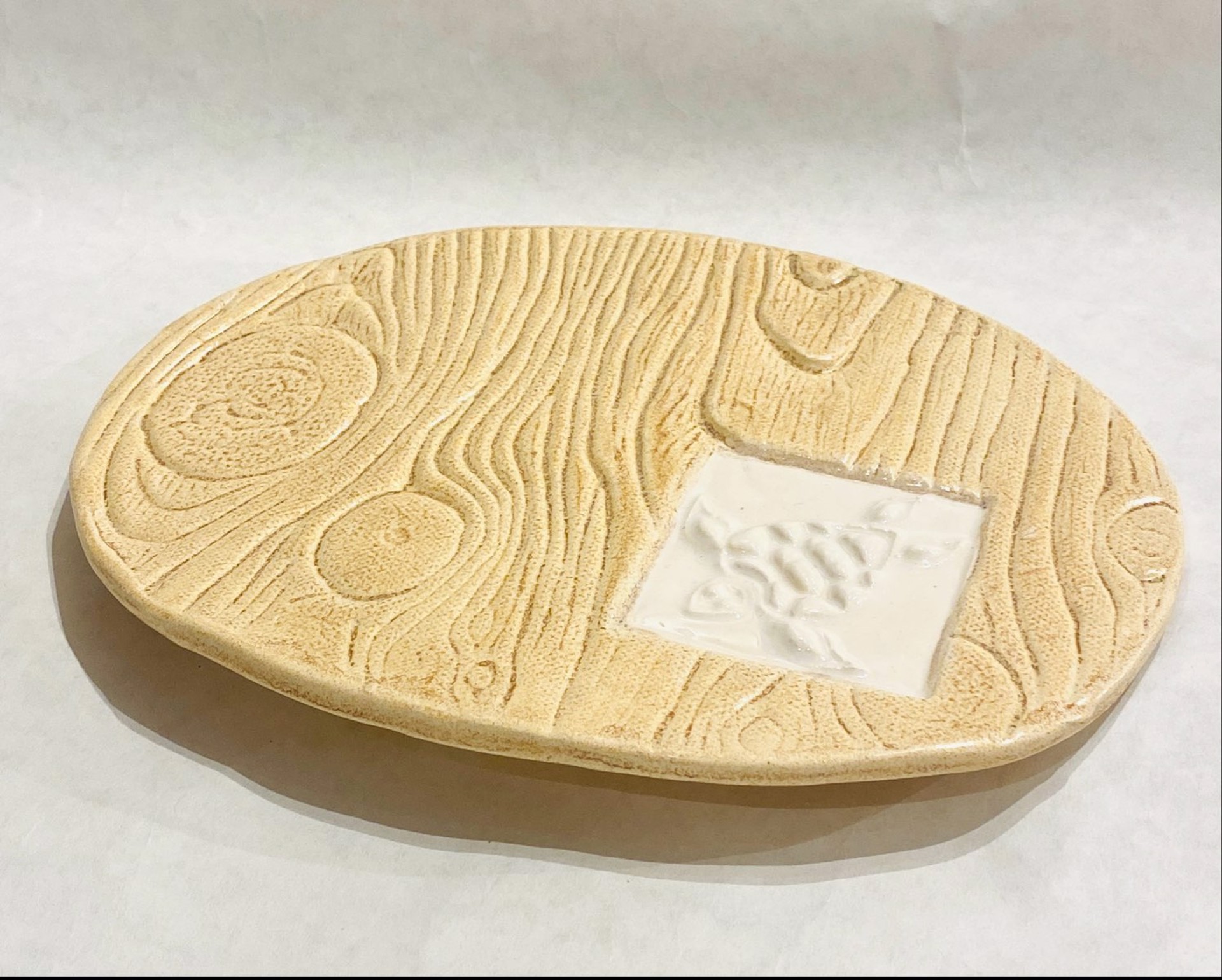 Cream Oval “Wood Grain” Footed Tray White Turtle Accent IO23-03 by Ilene Olanoff