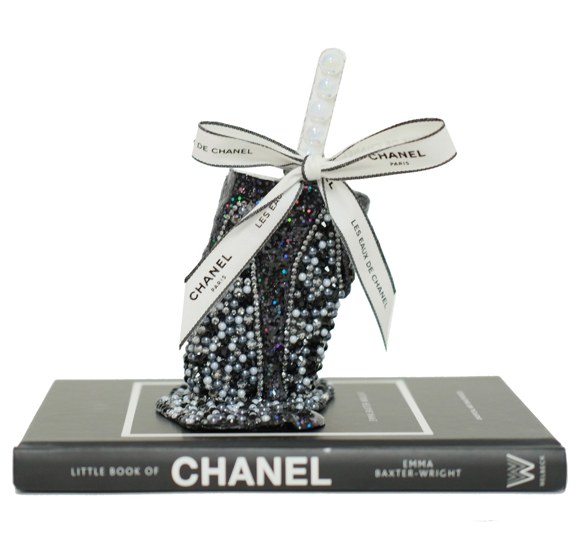 Pantone 19-0303 TCX "Chanel" Pop by Betsy Enzensberger