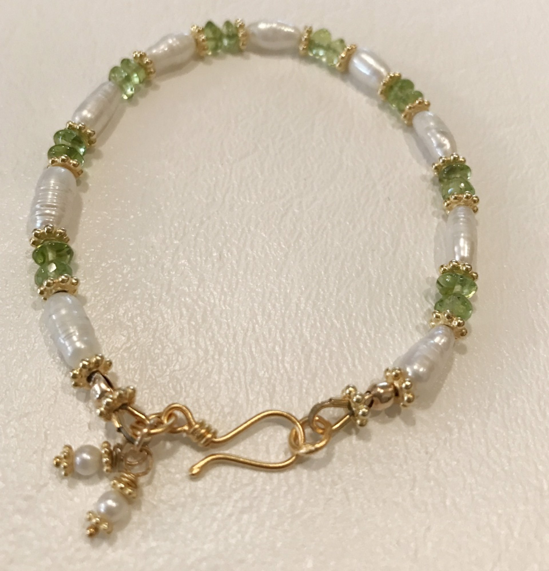 Bracelet - Freshwater Pearl & Peridot  #7778 by Bonnie Jaus