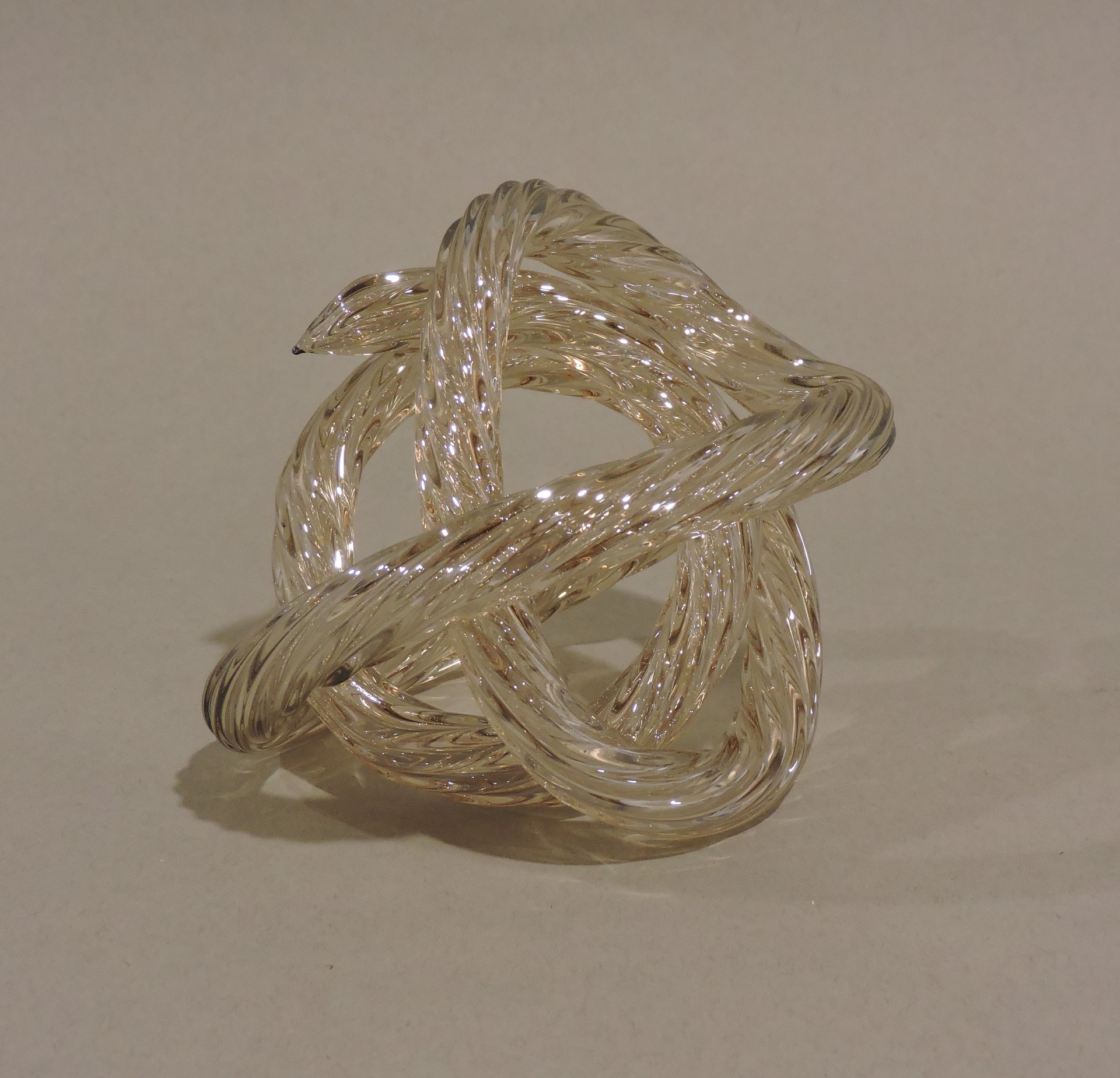 Infinity Knot (Champagne) by Viz Glass