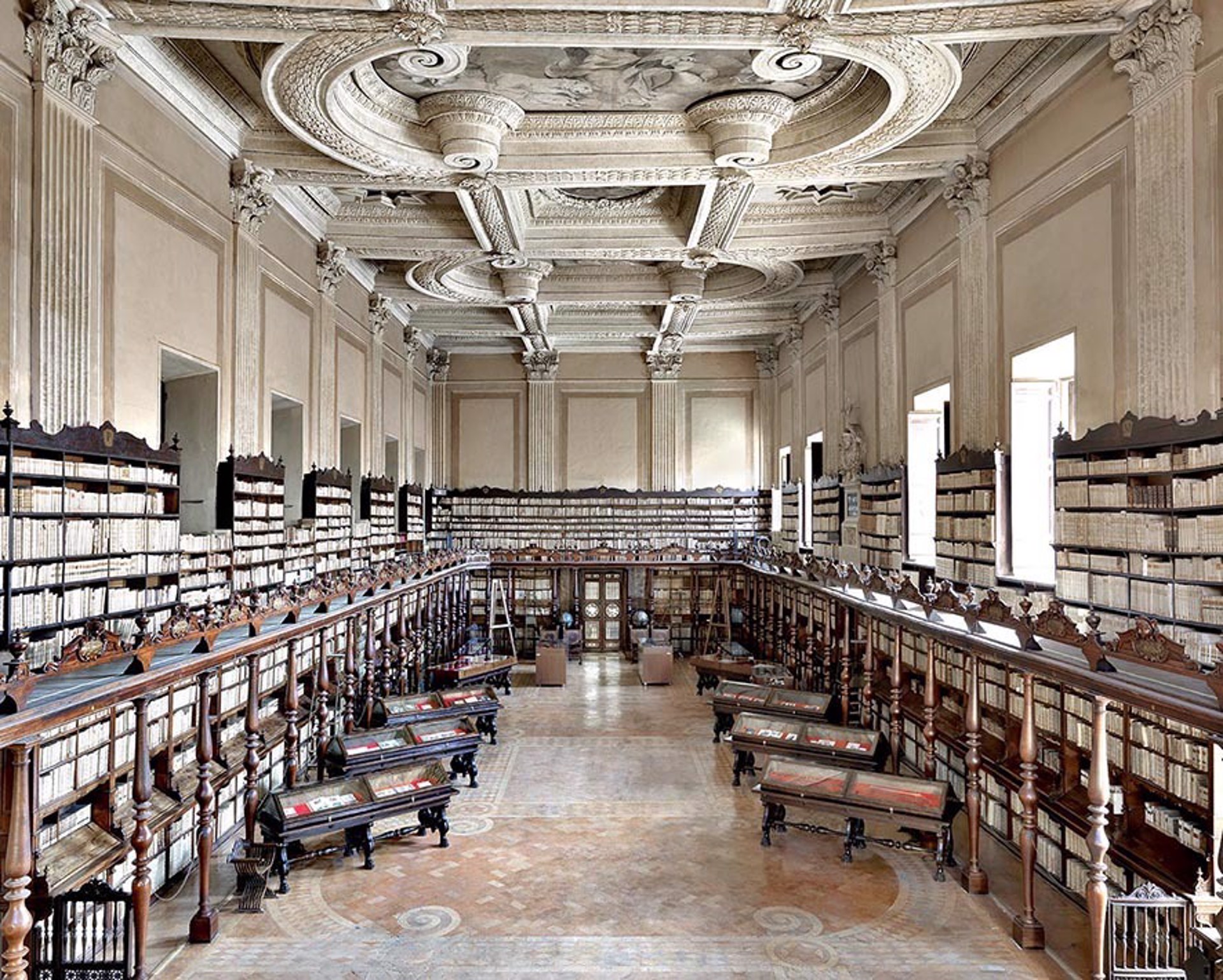 Biblioteca Valliceliana II, Roma by Massimo Listri