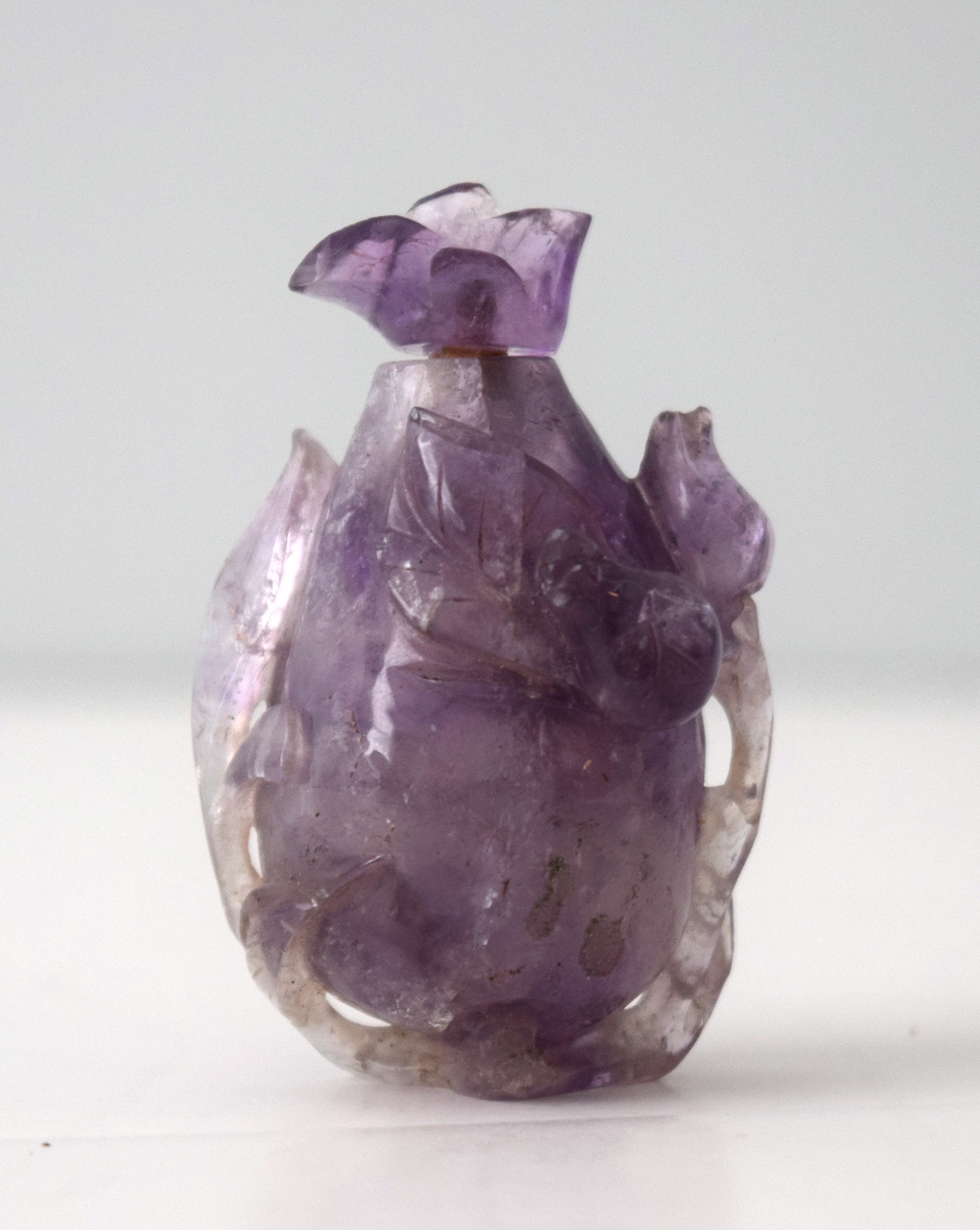 AMETHYST SNUFF BOTTLE WITH LEAVES