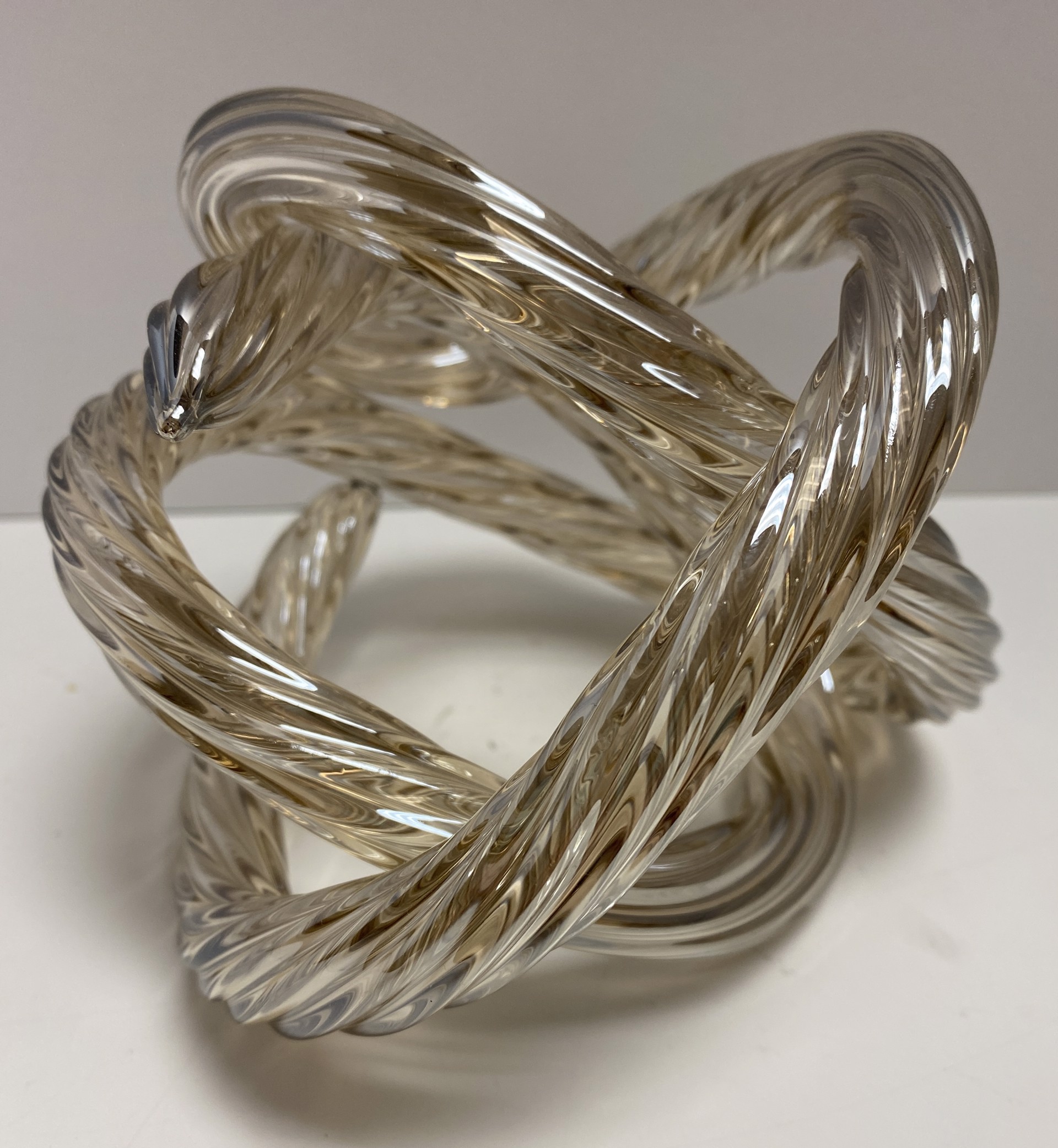 Infinity Knot - champagne by Viz Glass