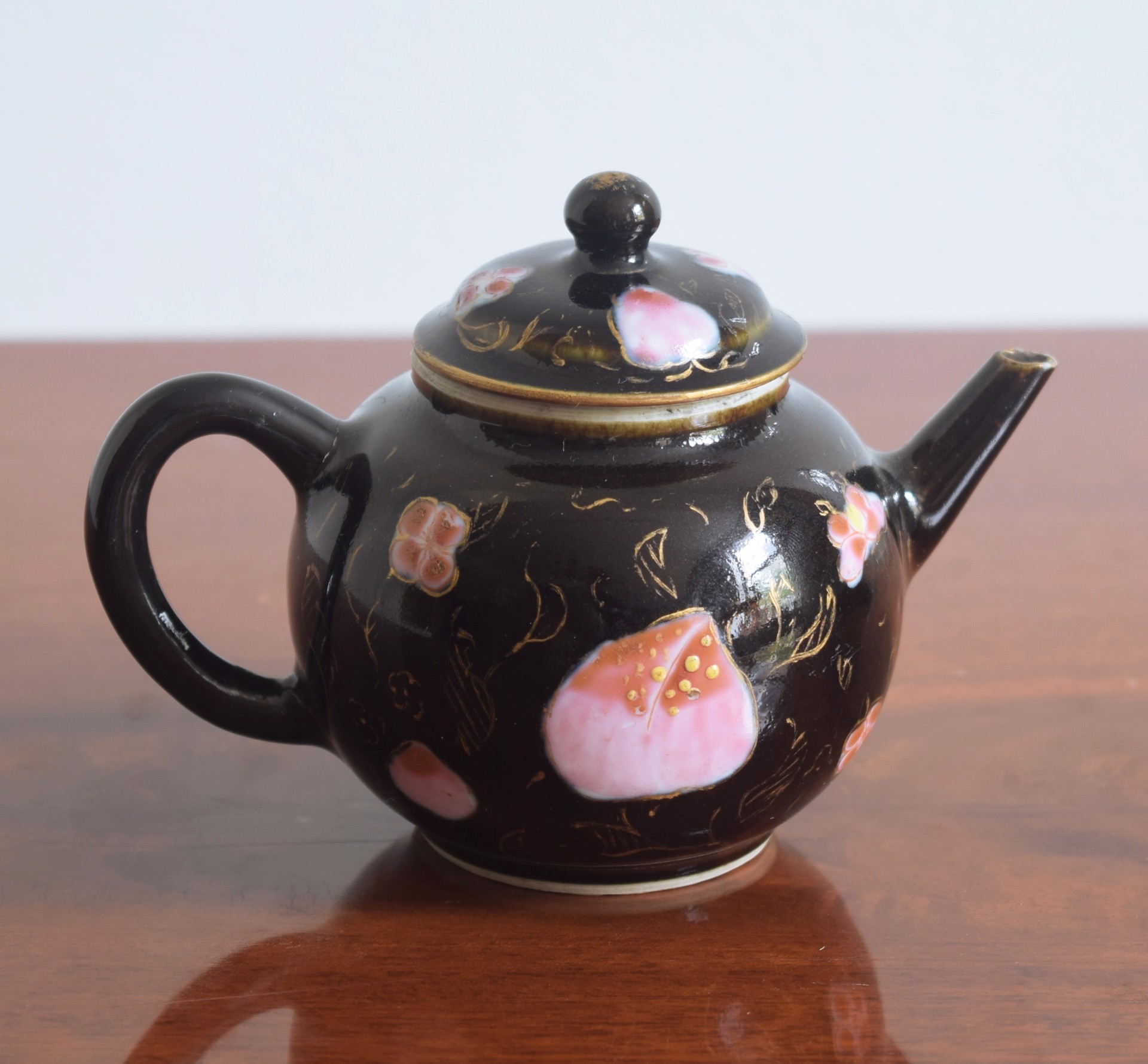 BLACK GROUND TEAPOT AND COVER WITH FAMILLE-ROSE BLOOM