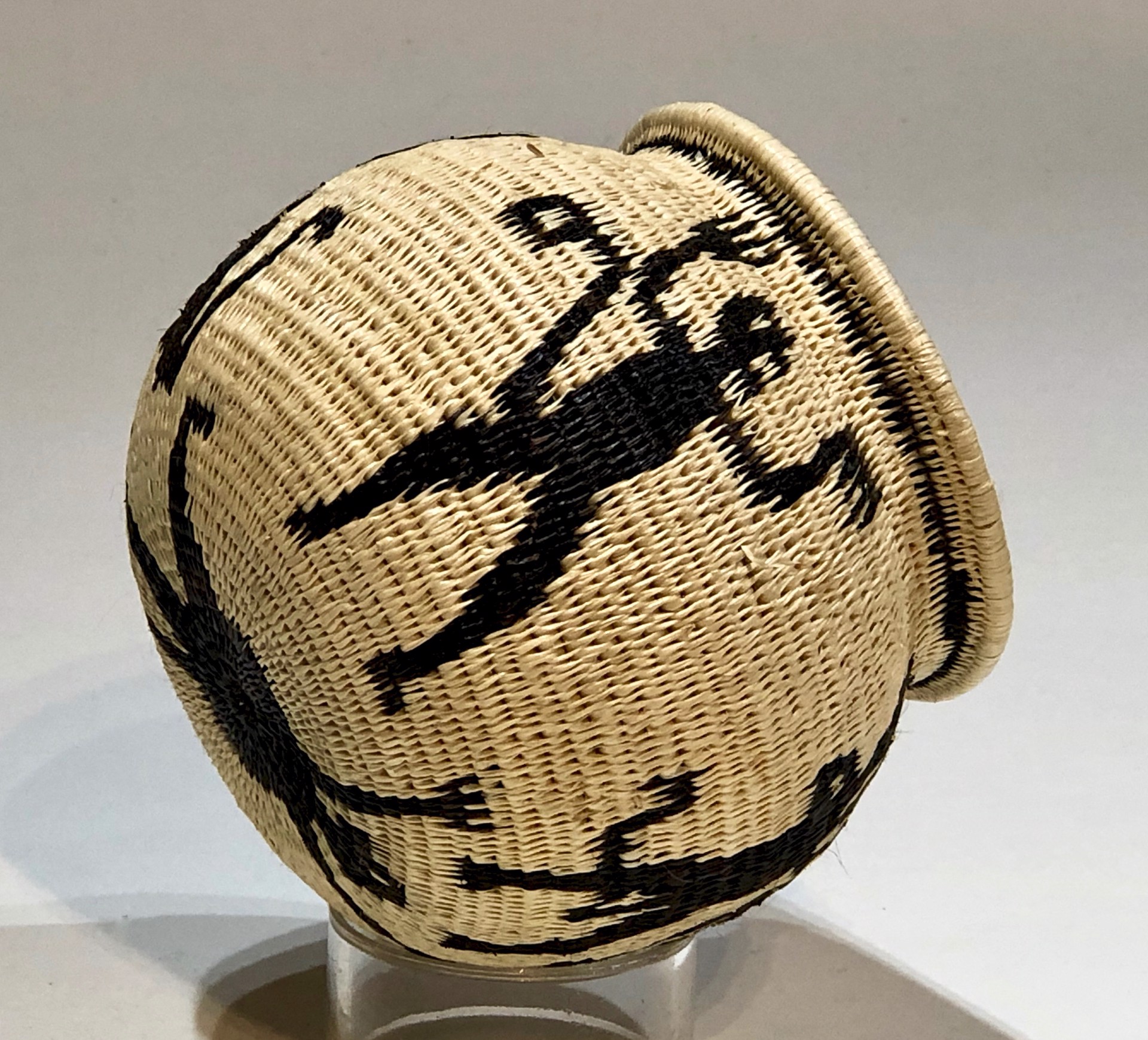 Black and White Figure with Animal basket by Wounaan & Embera Panama Rainforest Baskets Wounaan