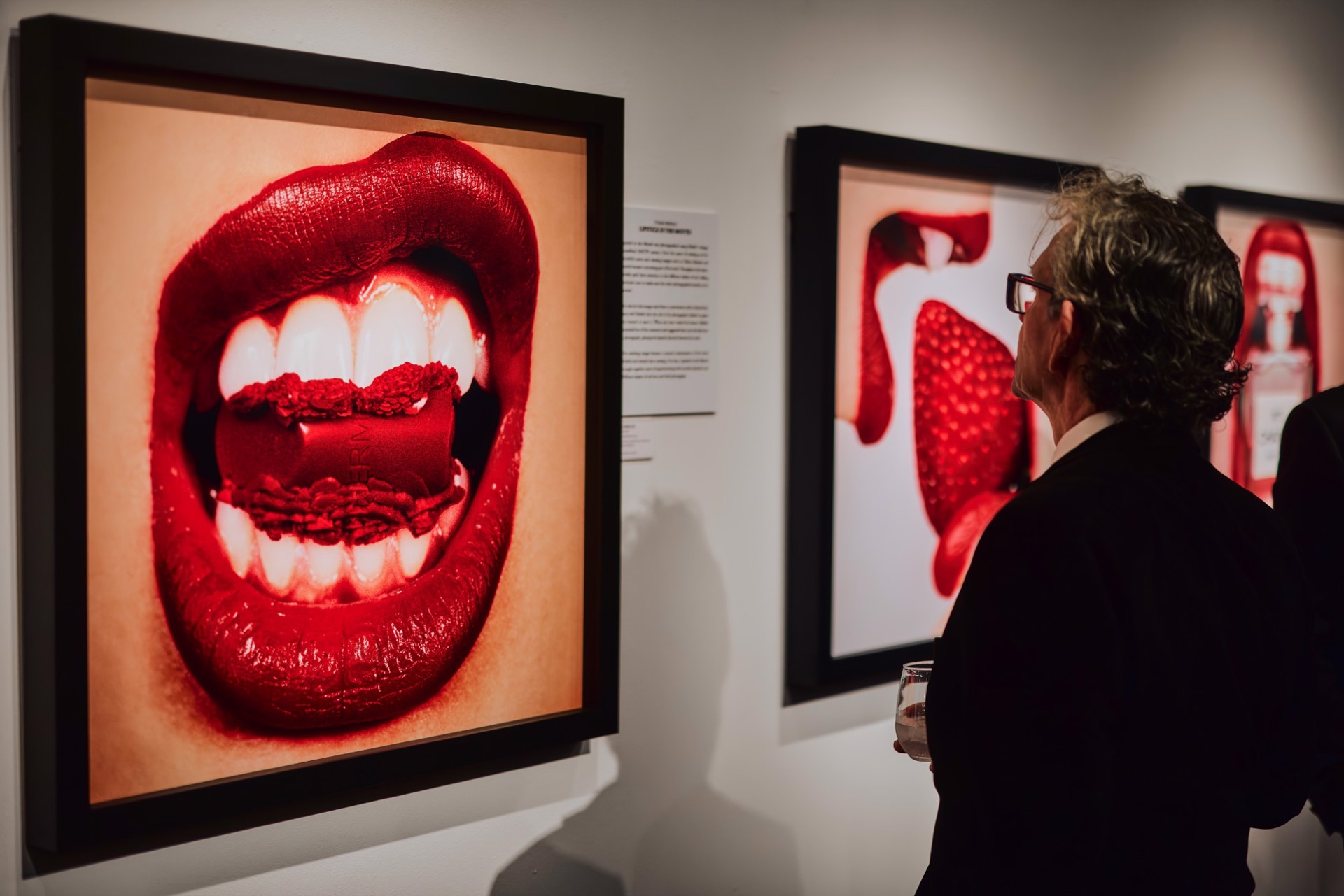 Guests in front of a large-scale Tyler Shields lips photograph at Samuel Lynne Galleries