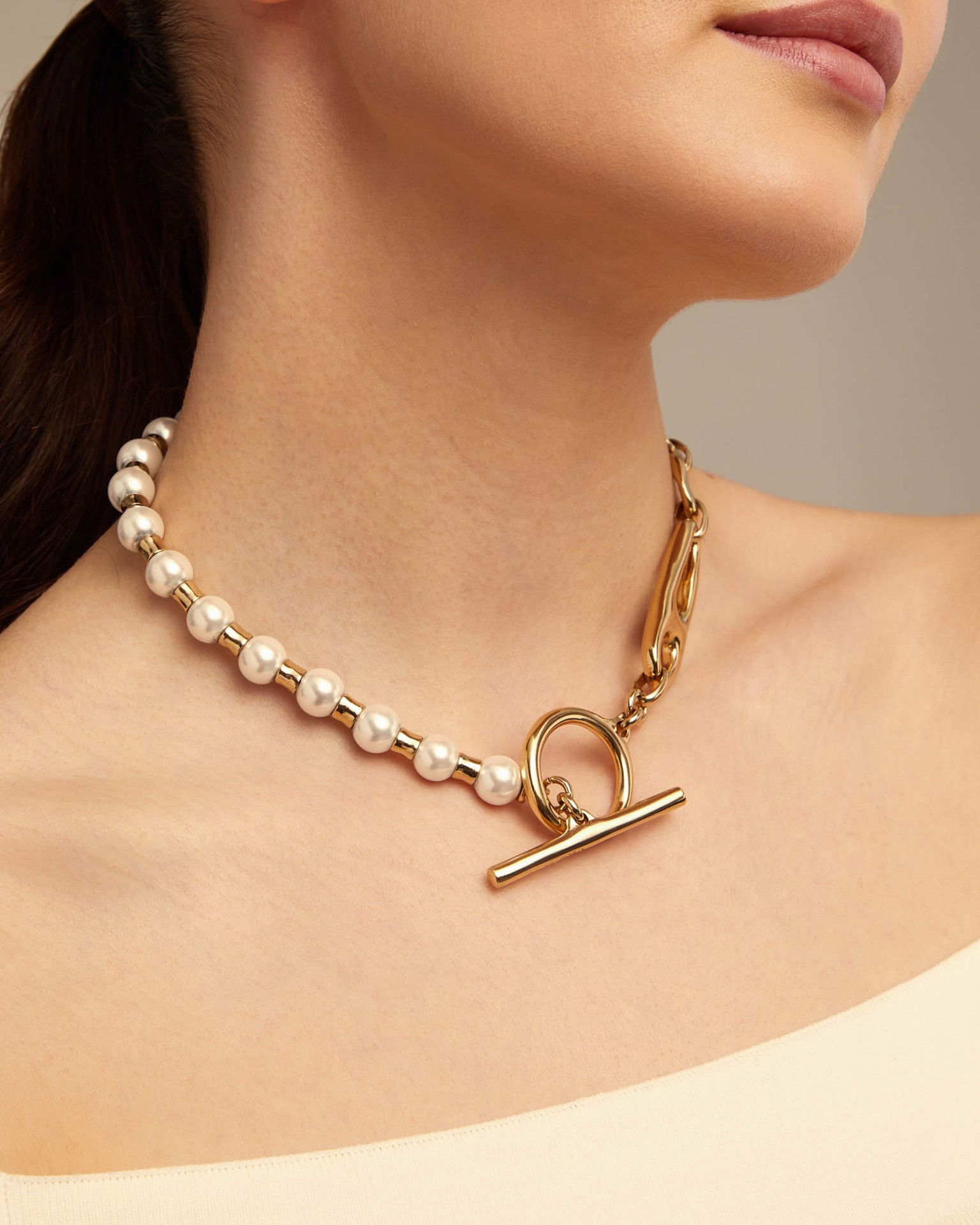 Pearl and Match Necklace by UNO DE 50 | ArtCloud