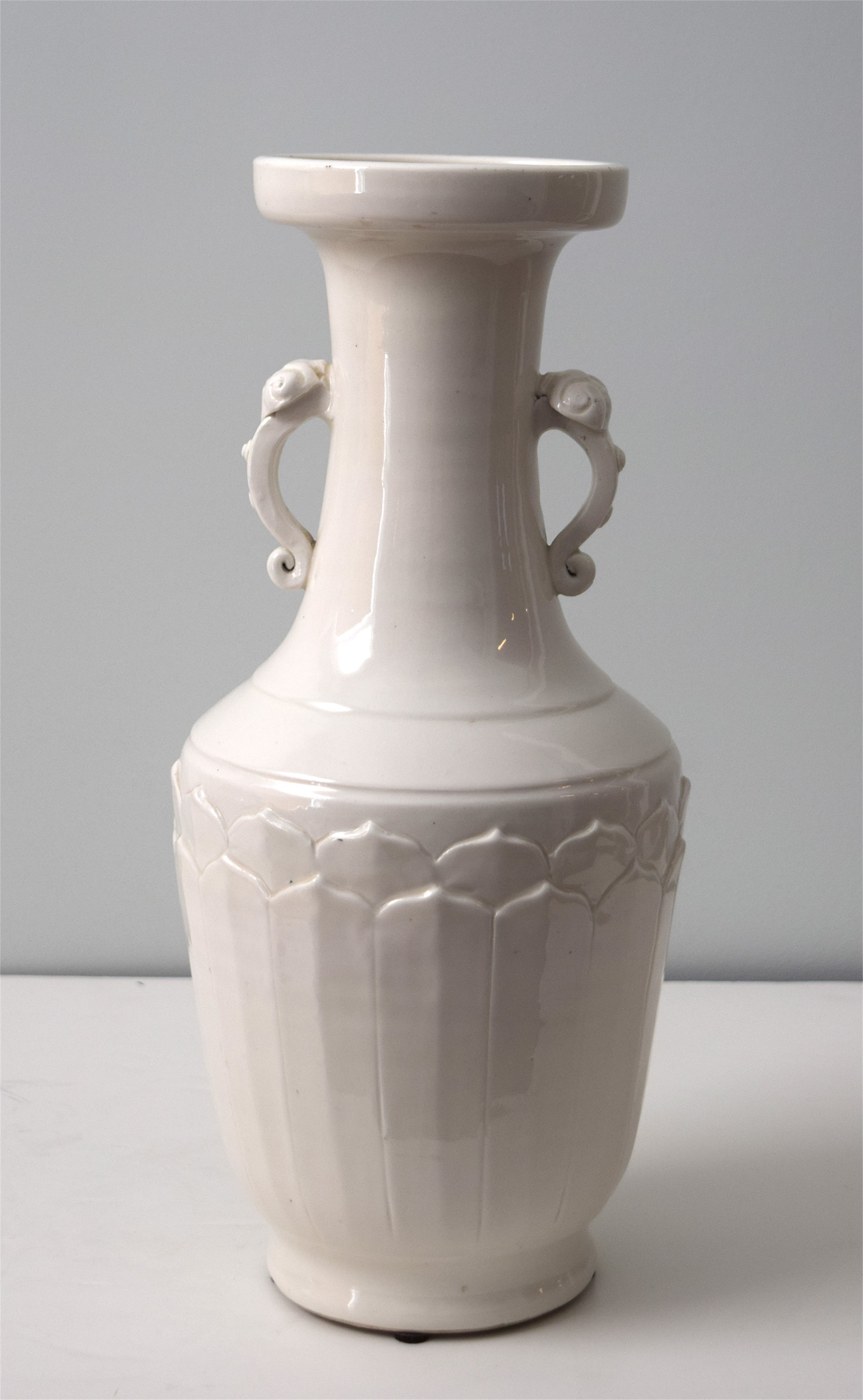 DEHUA PORCELAIN VASE The Chinese Porcelain Company