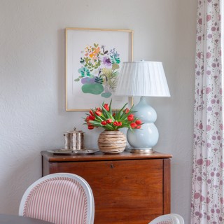 An Arienne Lepretre watercolor adds a dash of color. Design: Elizabeth Malmo Interior Design, Photo: Ross Group Creative An Arienne Lepretre watercolor adds a dash of color. Design: Elizabeth Malmo Interior Design, Photo: Ross Group Creative