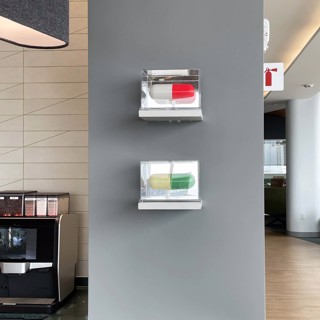 Artist: Kelly Reemtsen